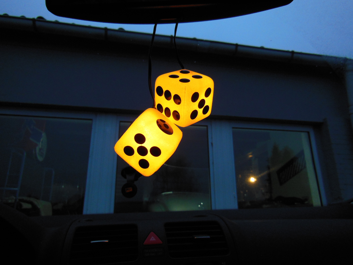 Lucky dice Fuzzy Dice 5 cm illuminated yellow (2 pieces / 1 pair)
