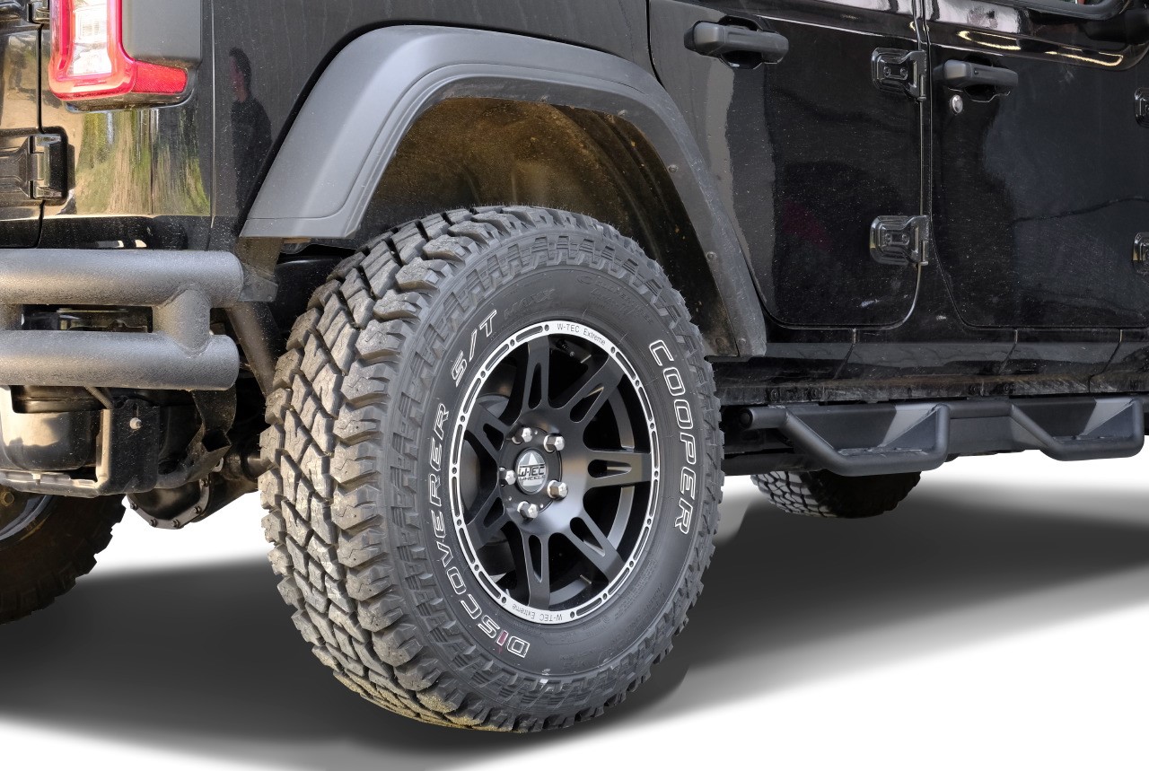 Kompletträder W-TEC Extreme 8,5x17 schwarz-silber mit 285/70R17 Cooper Discoverer ST passend für Jeep Wrangler JL (2018-)